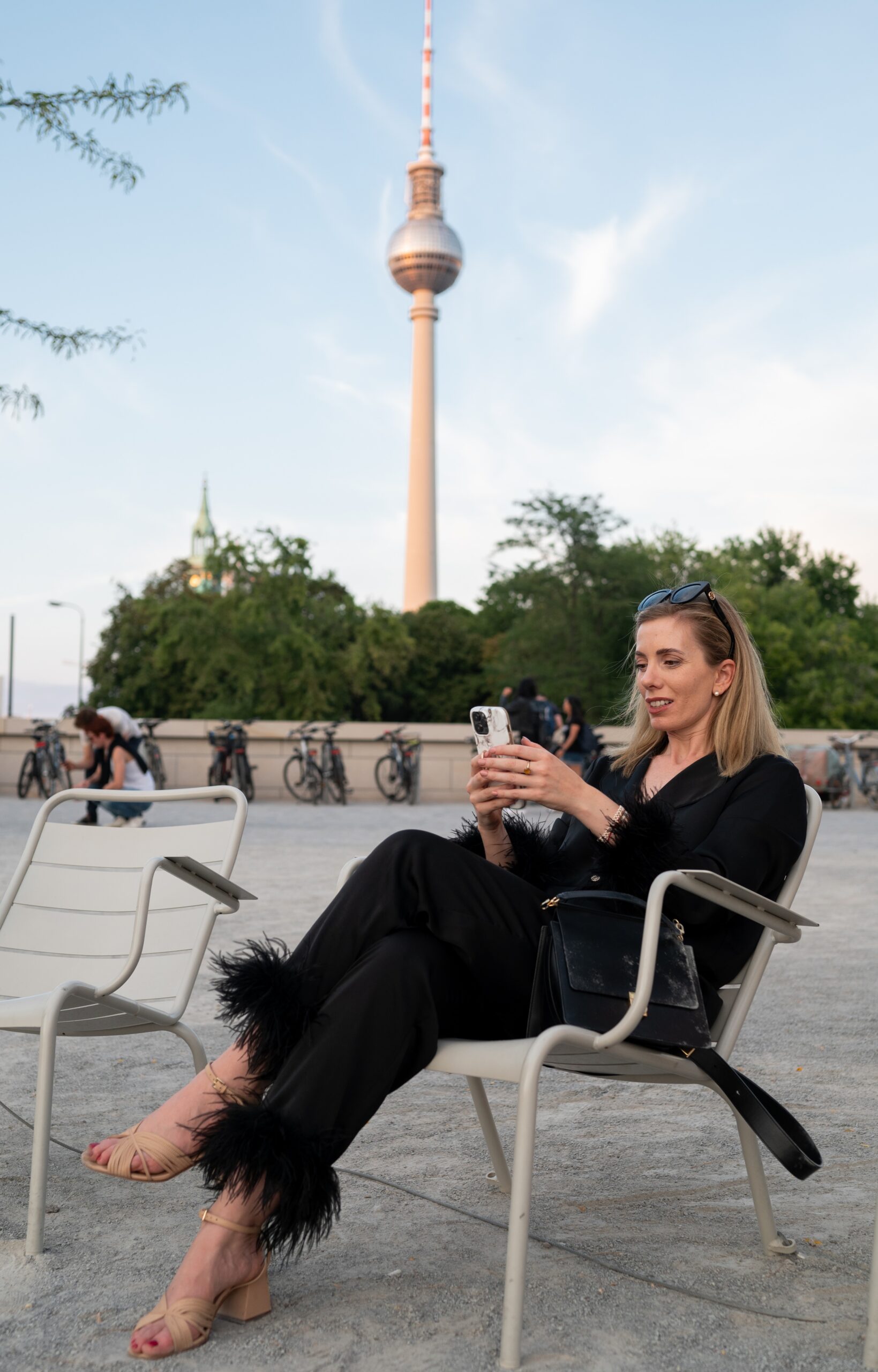 Dascha – Instagram-Mentorin, in Berlin am Handy